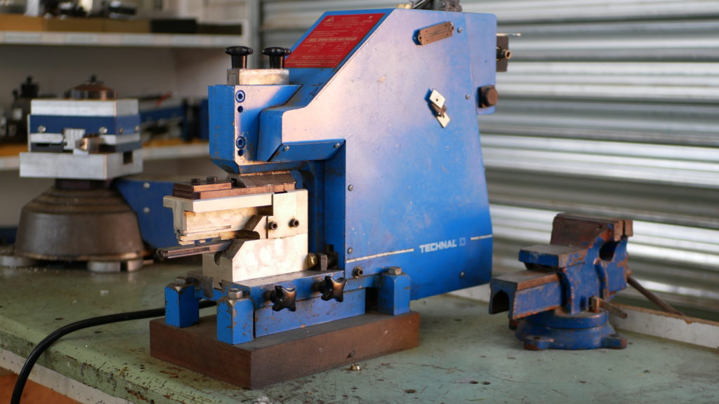 Aluminier agréé TECHNAL, ALUBOIS conçoit sur logiciel, fabrique dans son atelier de Boulieu-lès-Annonay (07).